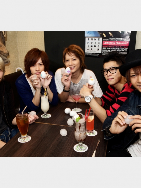 Männliche Models probieren TENGA aus